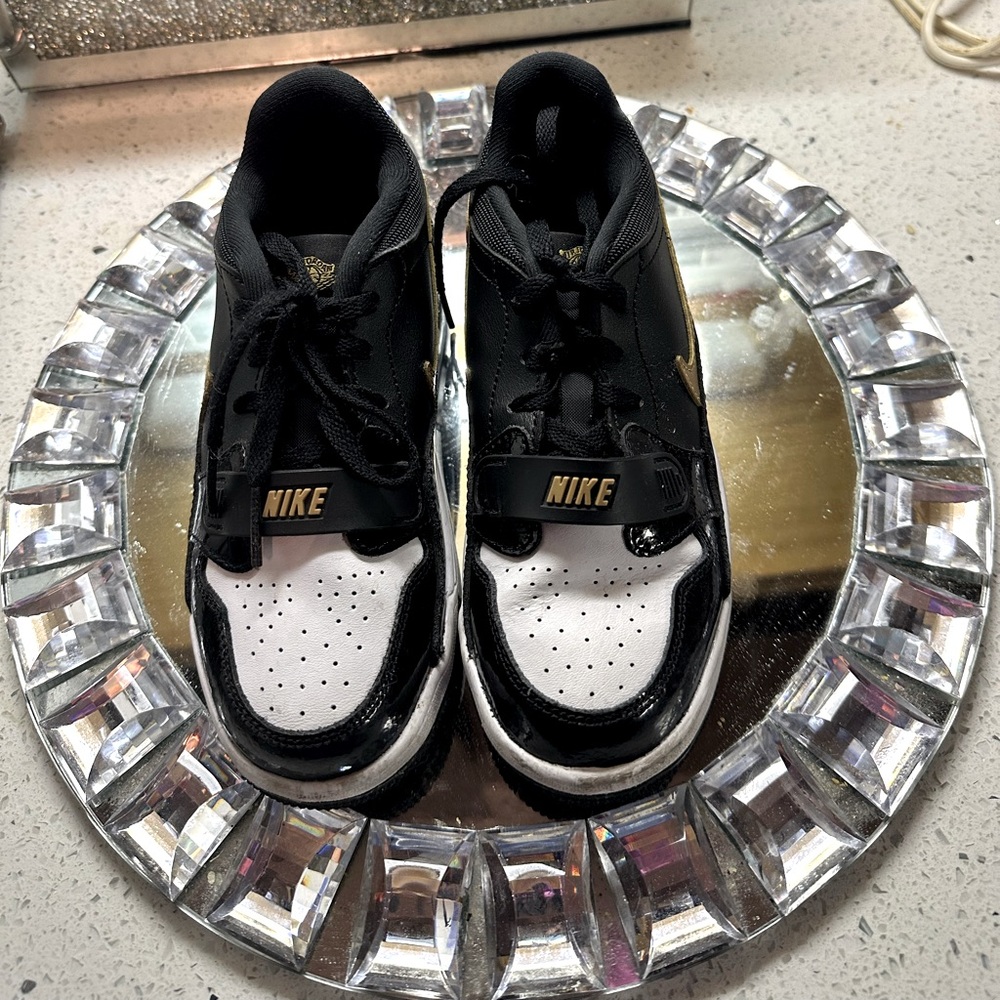 Kids Black/white/Gold Nike sneakers size 13